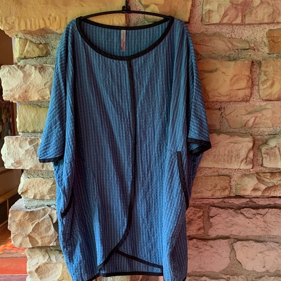 Cynthia Ashby Tops - Cynthia Ashby oversized seersucker top